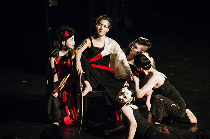  
“About Lady White Fox with Nine Tails” performed by the Korean troupe YVUA ARTS combines classic Western literature with East Asian mythology. 
